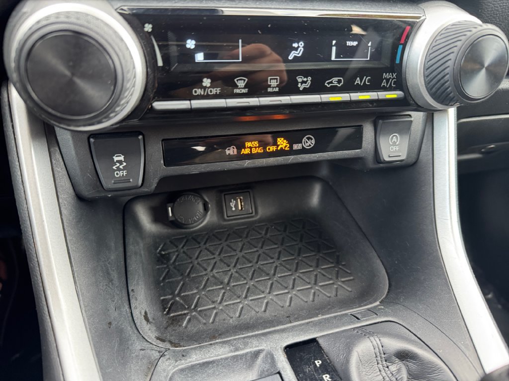 Used 2024 Toyota RAV4 LE AWD/4WD image 23