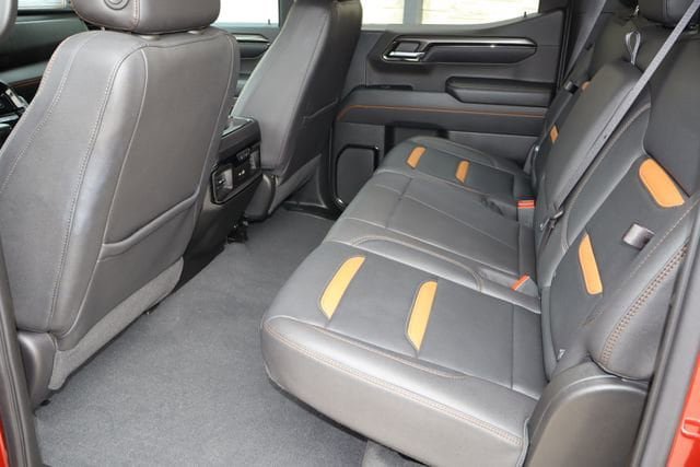 Used 2023 GMC Sierra 1500 AT4 w/ AT4 Premium Package AWD/4WD image 6