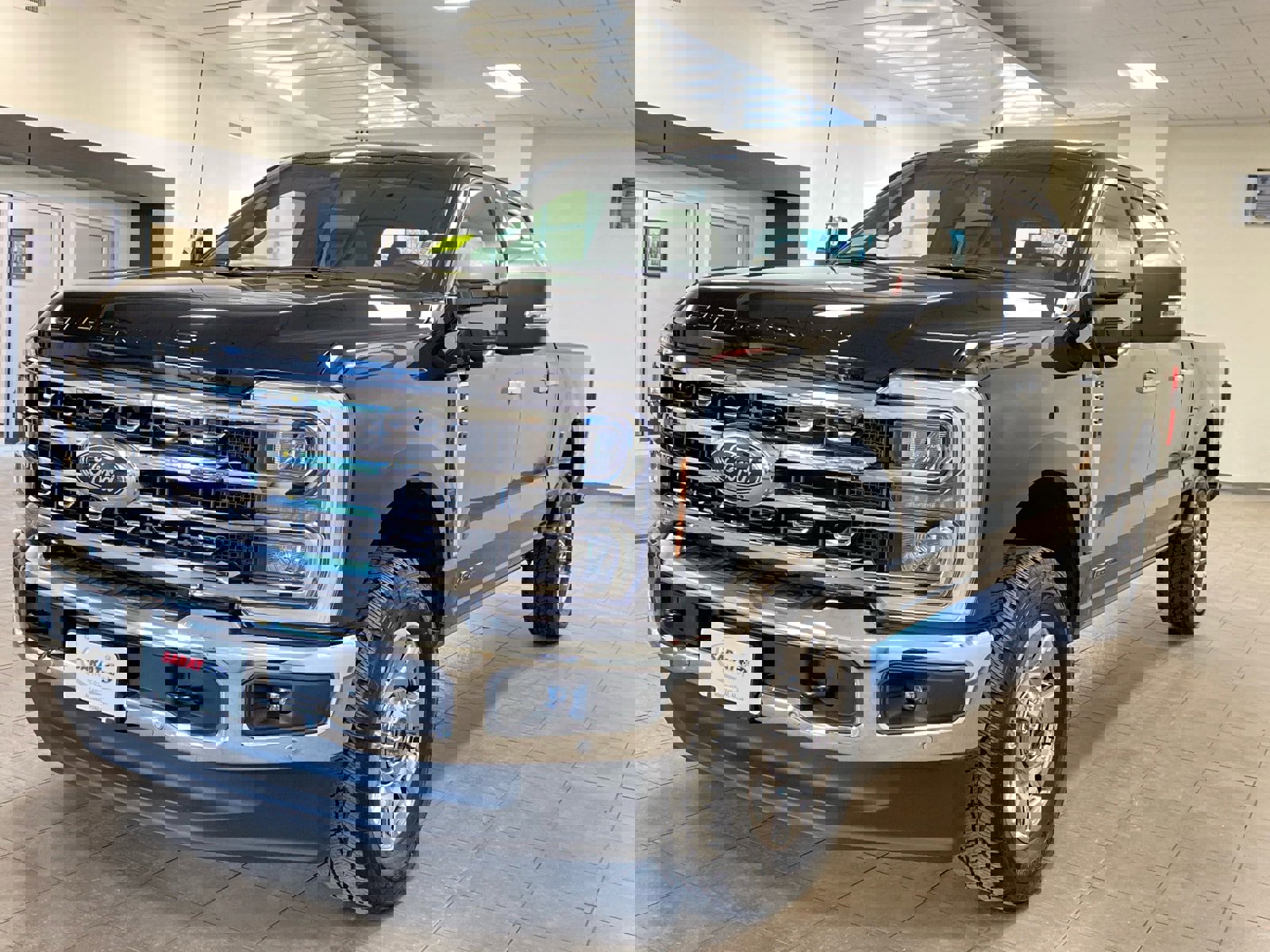 Certified 2025 Ford F350 Lariat w/ Lariat Ultimate Package image 4