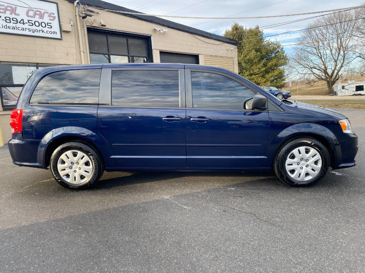 Used 2015 Dodge Grand Caravan SE w/ Quick Order Package 29E SE FWD image 2