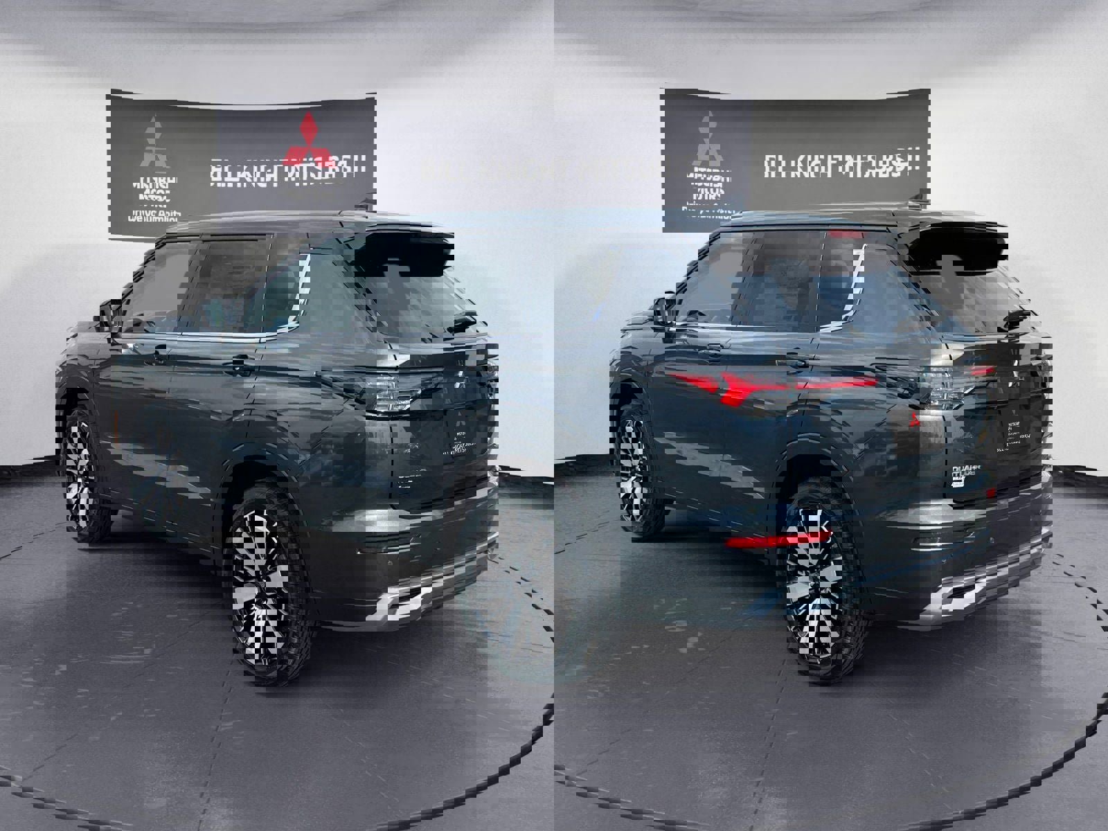 New 2025 Mitsubishi Outlander SE image 3