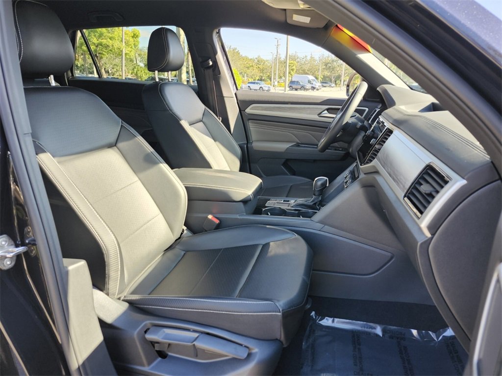 Used 2022 Volkswagen Atlas Cross Sport SE image 14