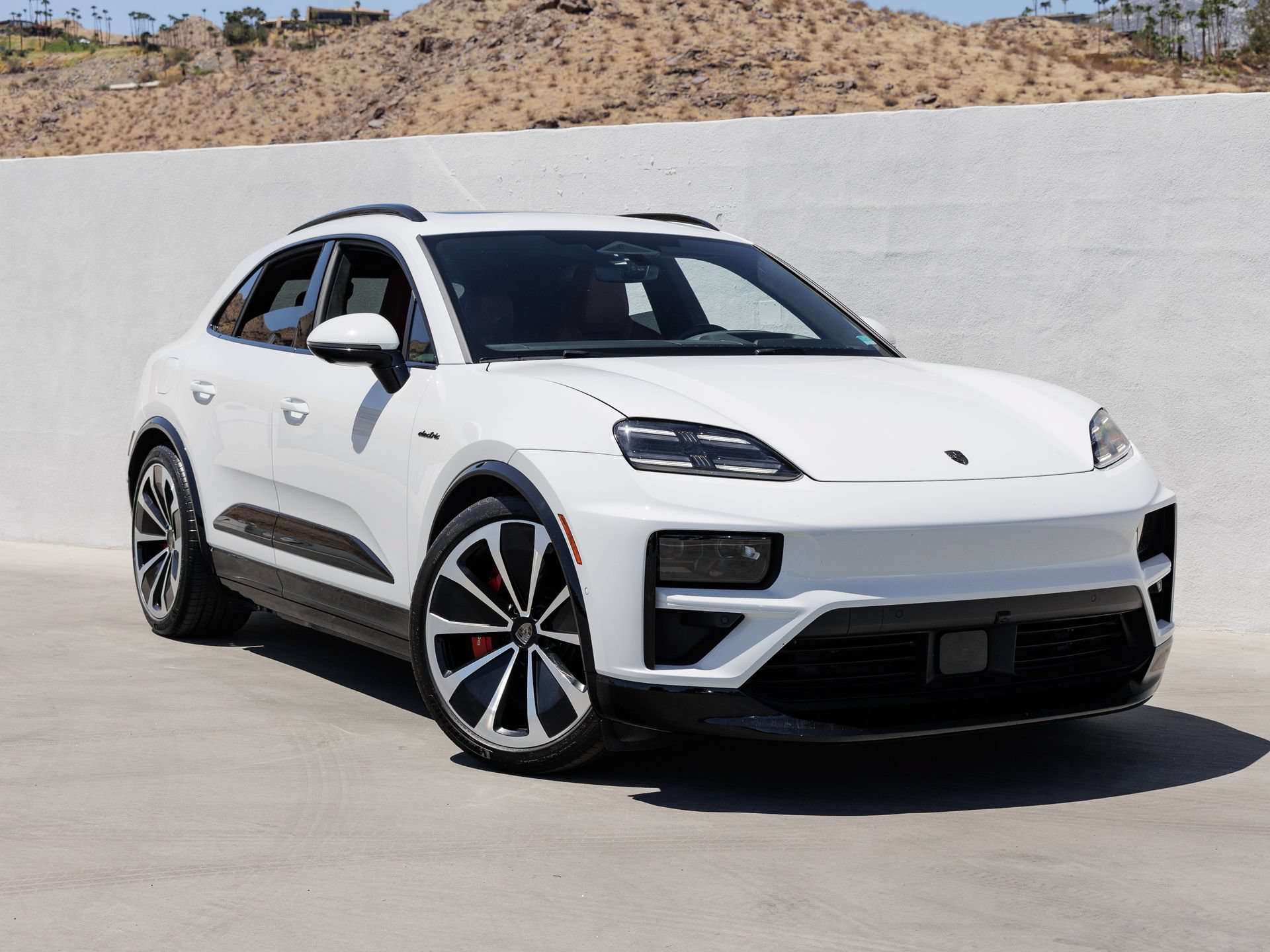 Certified 2025 Porsche Macan Turbo Electric AWD/4WD image 9