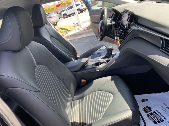 Used 2023 Toyota Camry SE image 14