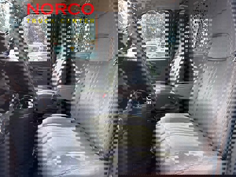 Used 2021 Chevrolet Express 2500 w/ Driver Convenience Package image 18