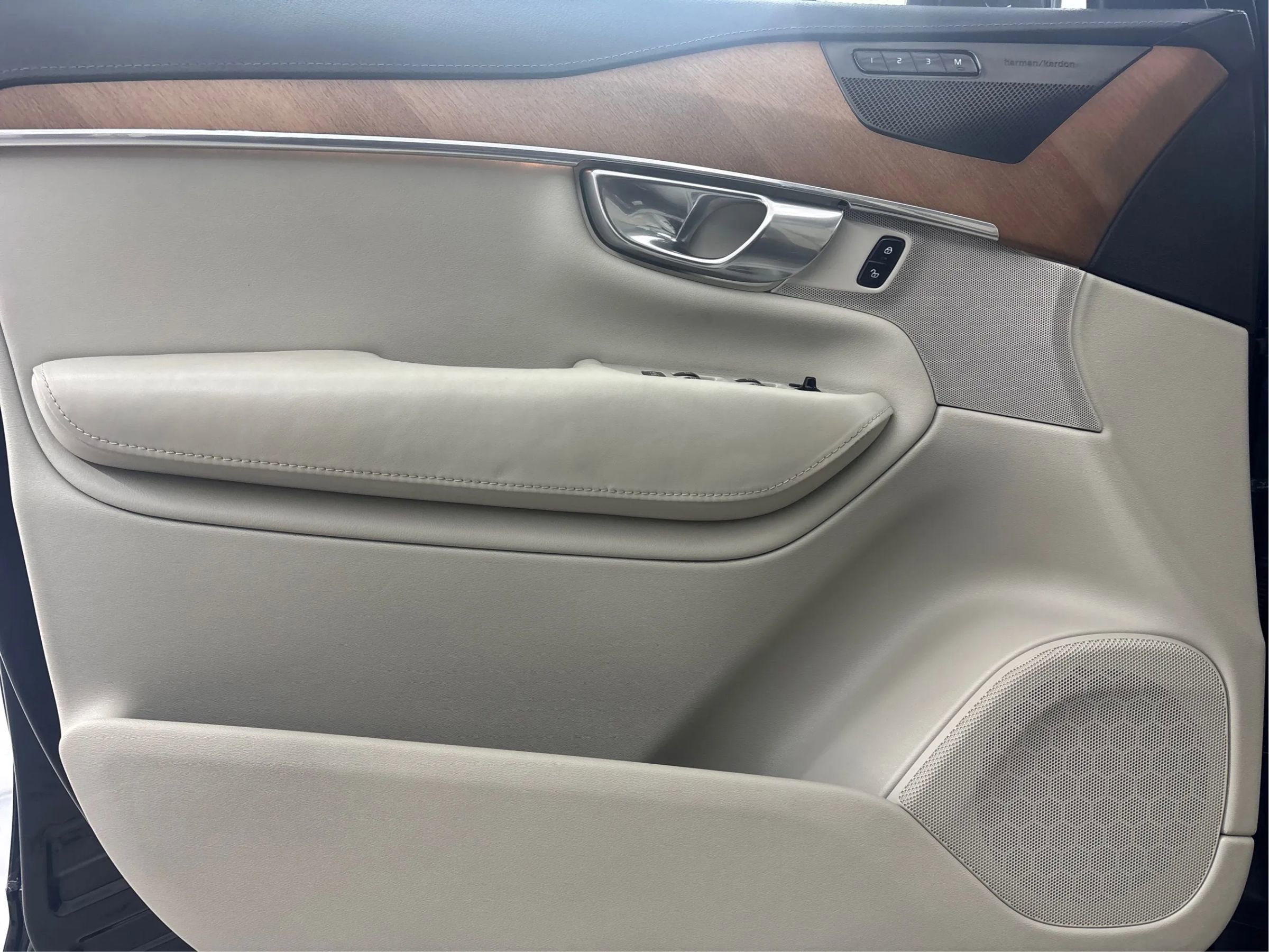 Used 2020 Volvo XC90 T6 Inscription w/ Protection Package Premier image 26