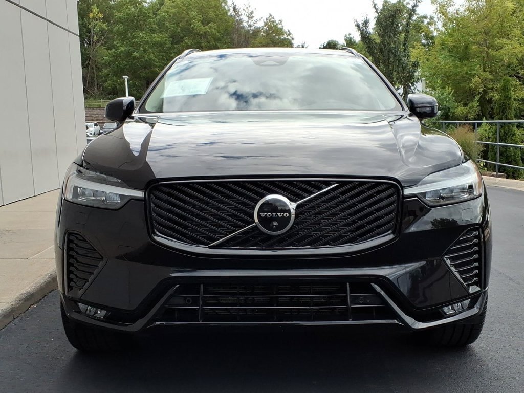Certified 2026 Volvo XC60 B5 Ultra AWD/4WD image 2