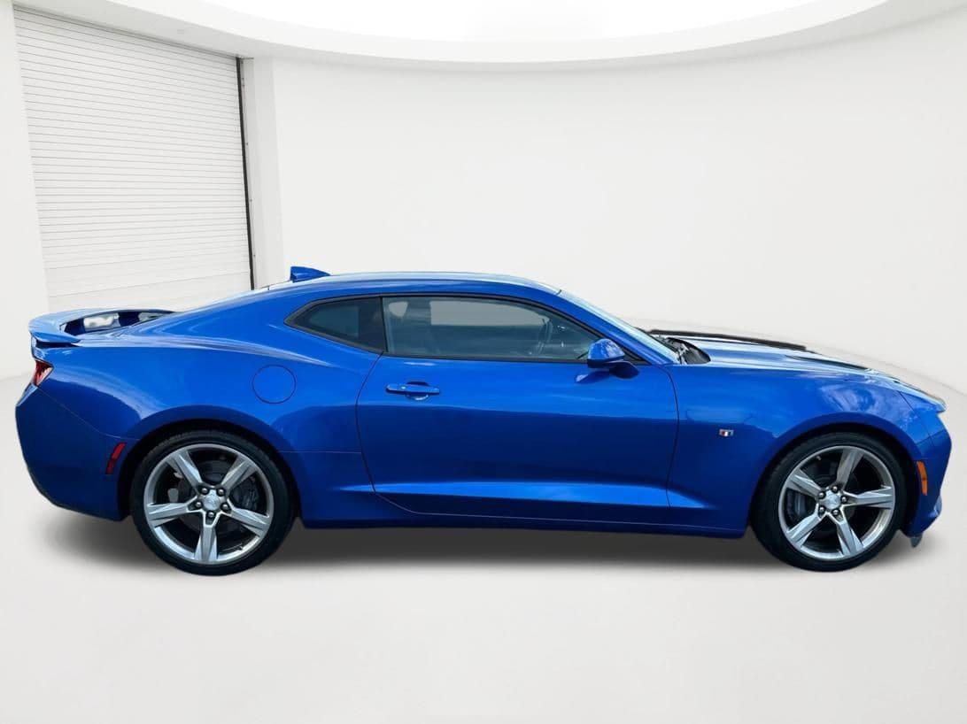 Used 2018 Chevrolet Camaro SS RWD image 4