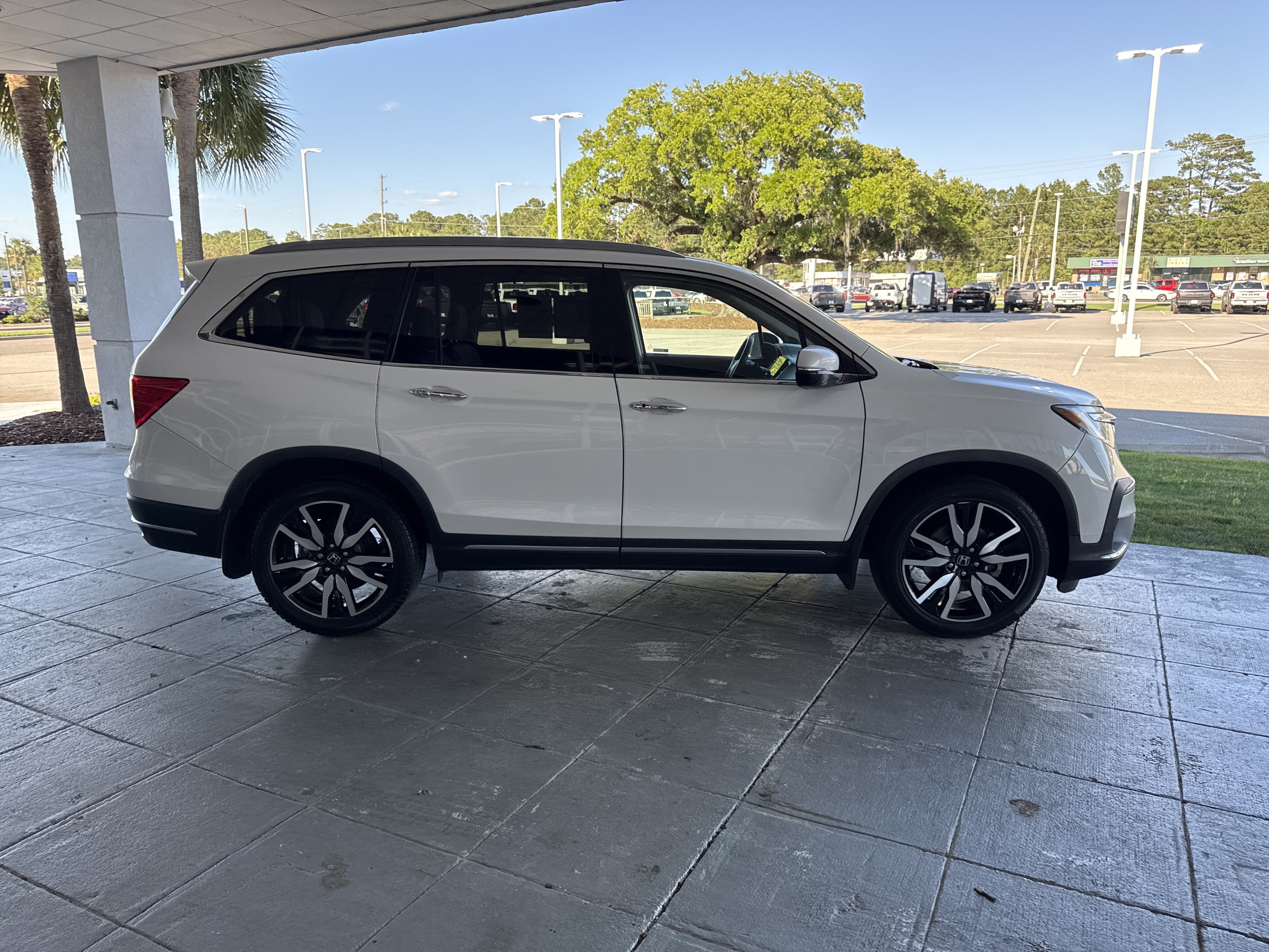 Used 2021 Honda Pilot Touring image 12