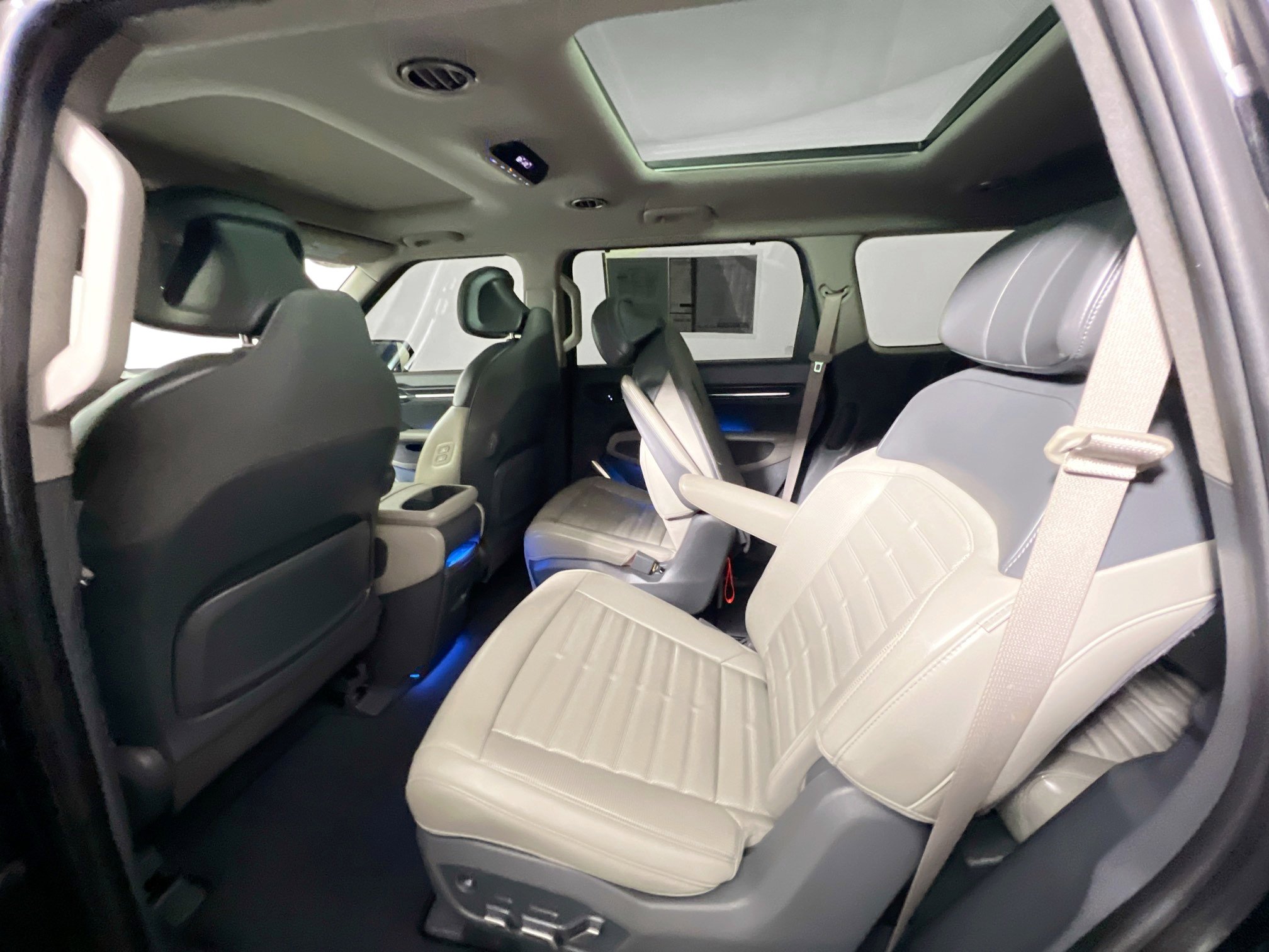 Used 2024 Kia EV9 Land image 28