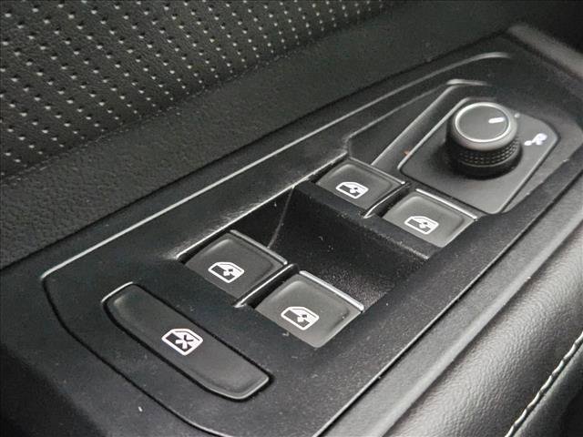 Used 2025 Volkswagen Atlas SE image 19
