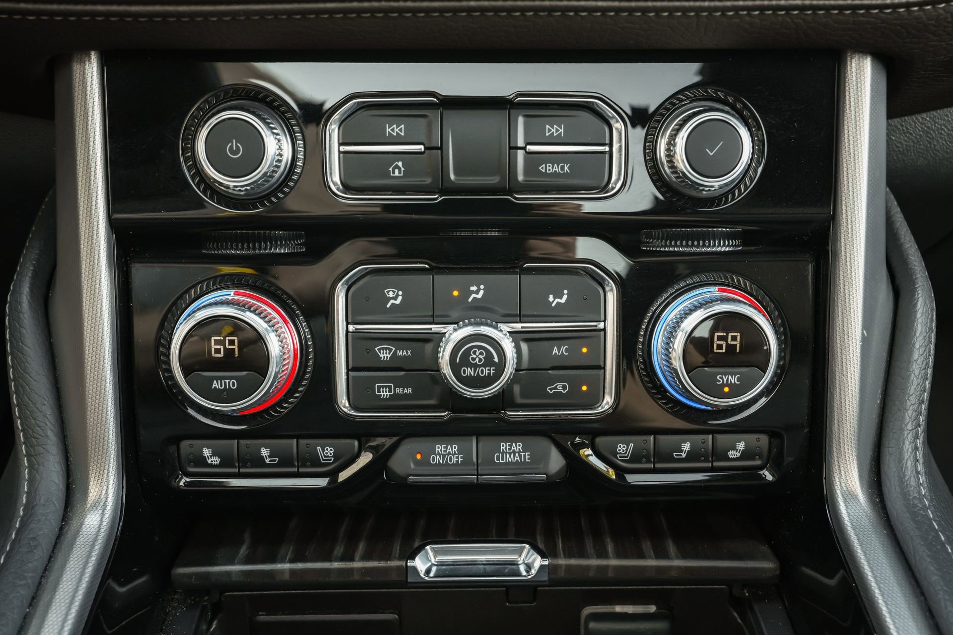 Used 2024 GMC Yukon XL Denali image 14