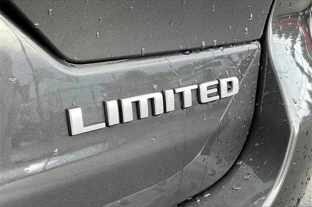 Used 2024 Jeep Grand Cherokee Limited w/ Trailer Tow Package image 9