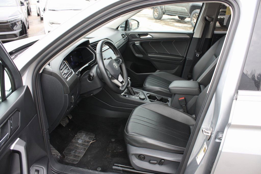 Used 2024 Volkswagen Tiguan SE image 13