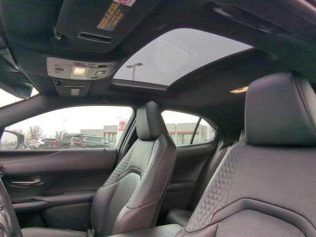 Used 2020 Lexus UX 250h w/ Premium Package image 10