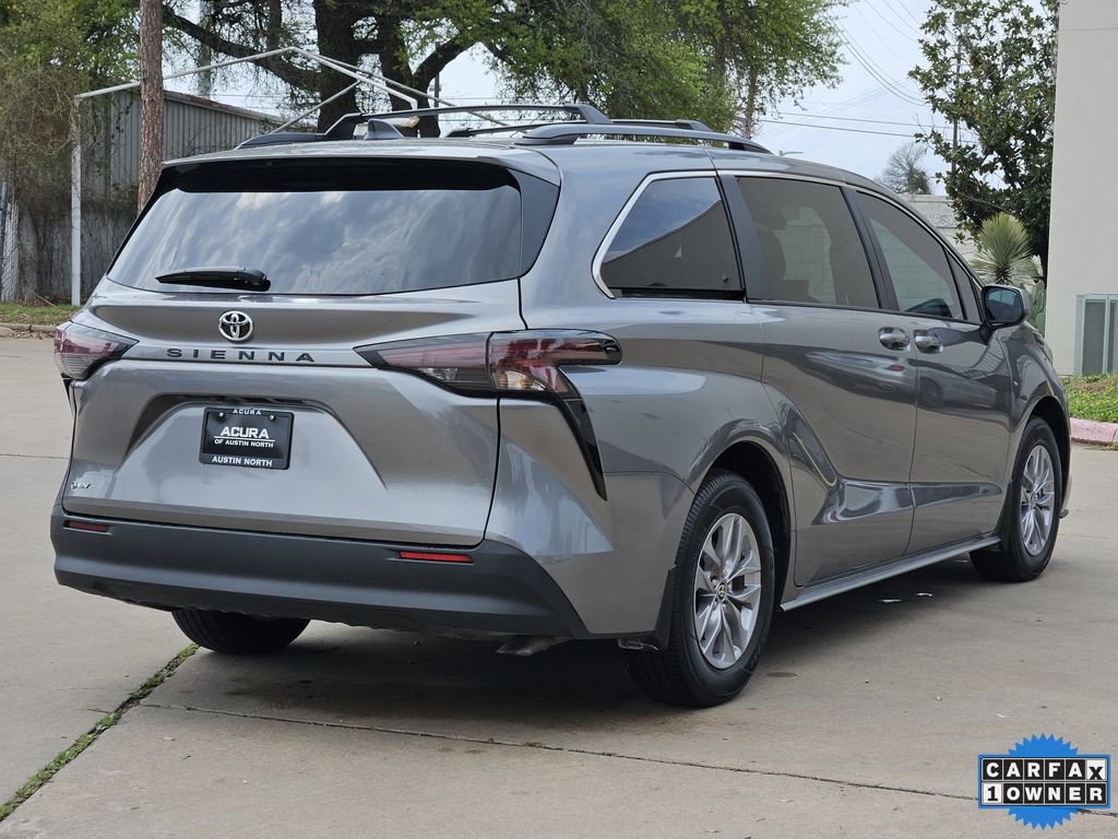 Used 2026 Toyota Sienna LE image 8