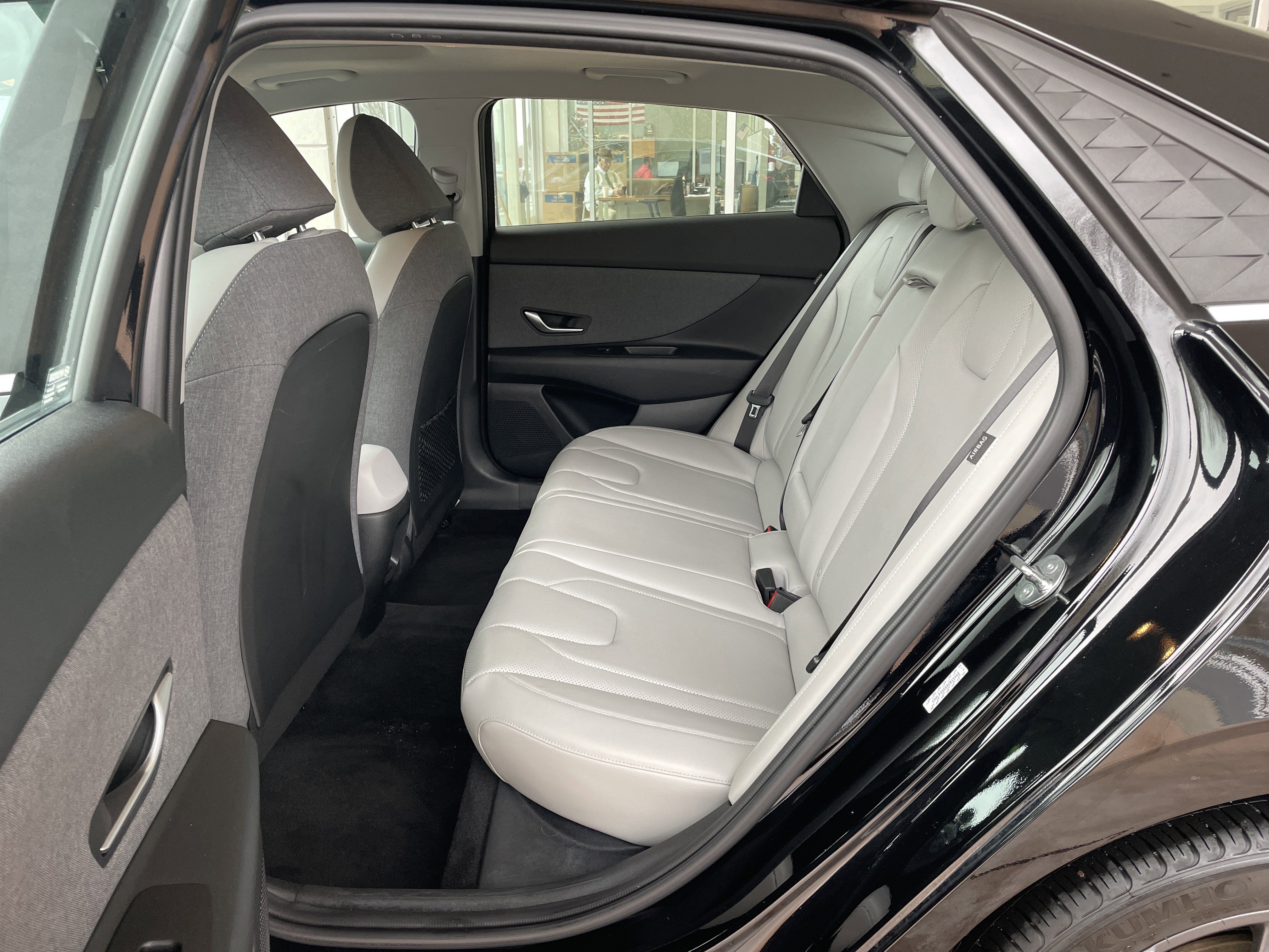 Used 2024 Hyundai Elantra Limited image 18