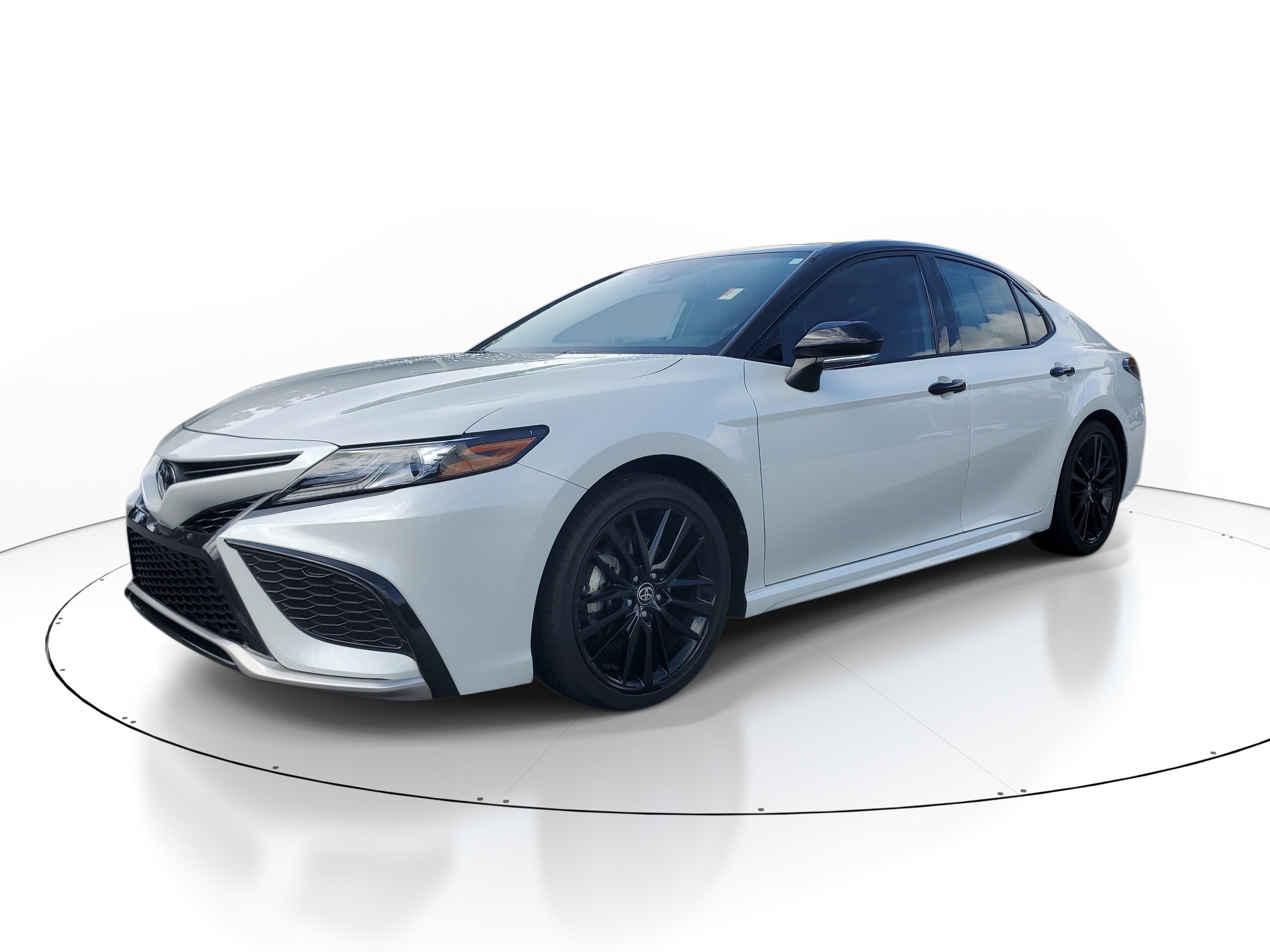 Used 2024 Toyota Camry XSE FWD image 3
