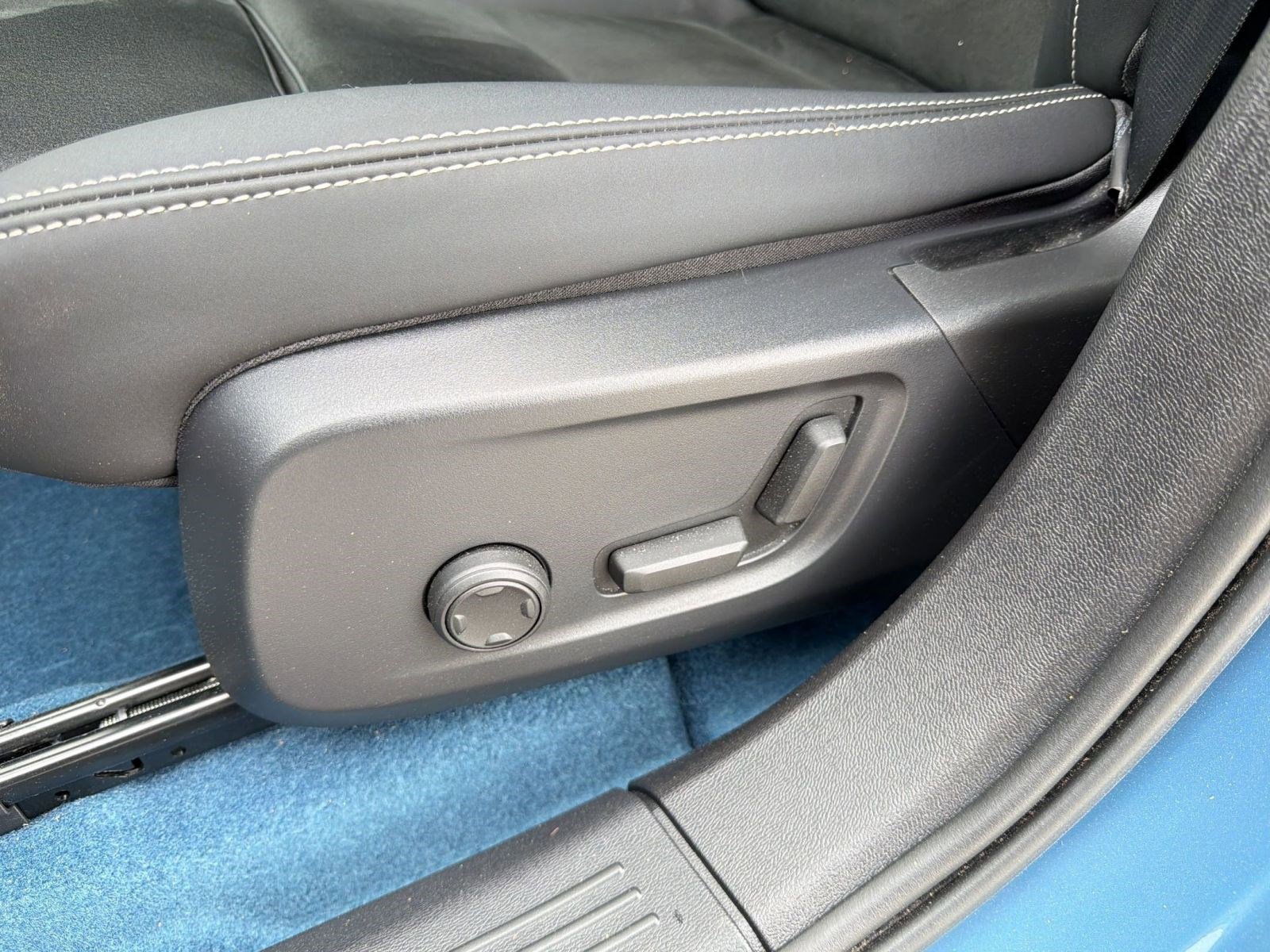 Certified 2023 Volvo C40 P8 Recharge Ultimate image 13