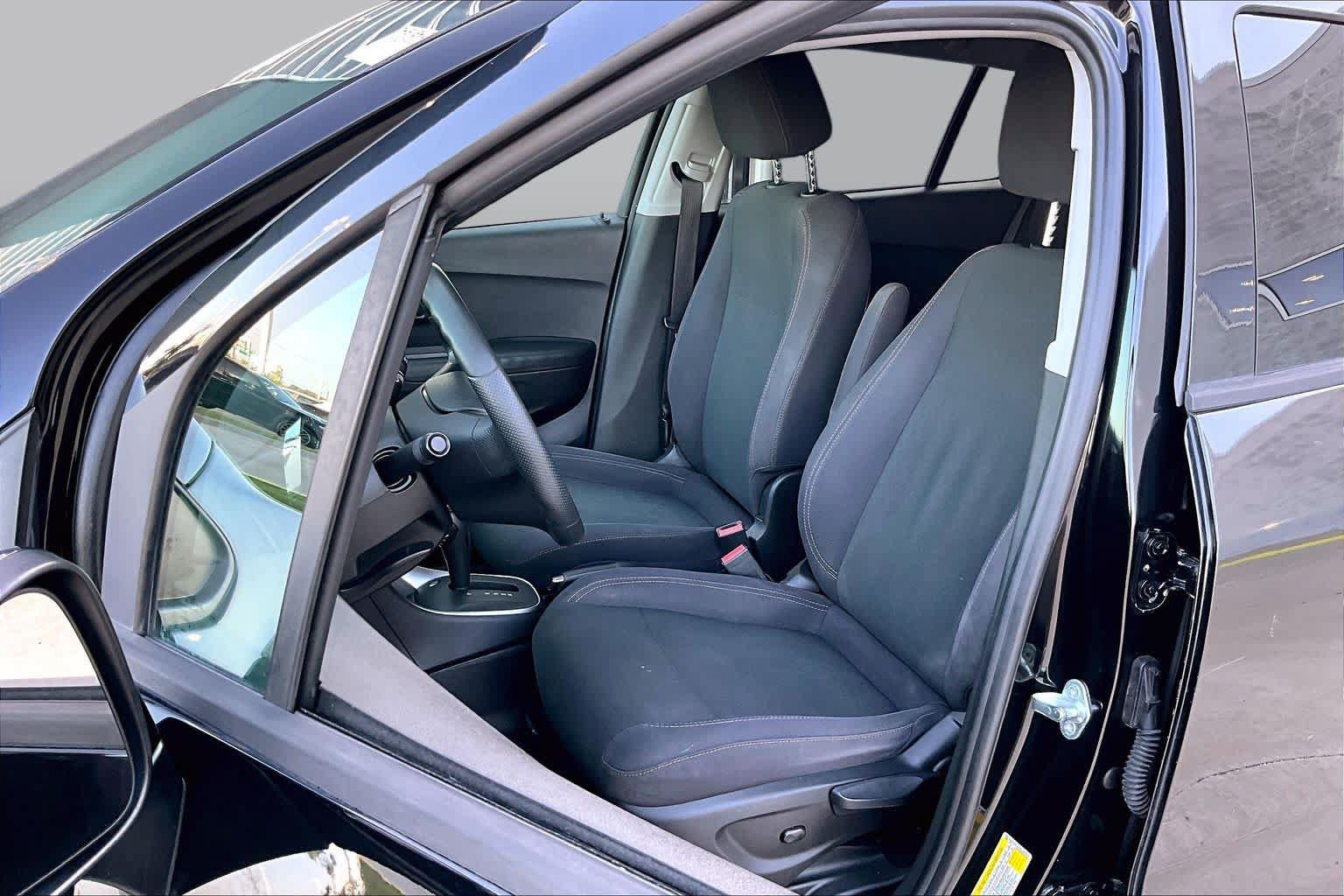 Used 2019 Chevrolet Trax LS w/ Tint and Cruise Package FWD image 8