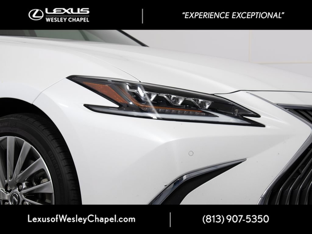 Used 2021 Lexus ES 300h Ultra Luxury w/ Accessory Package 2 FWD image 3