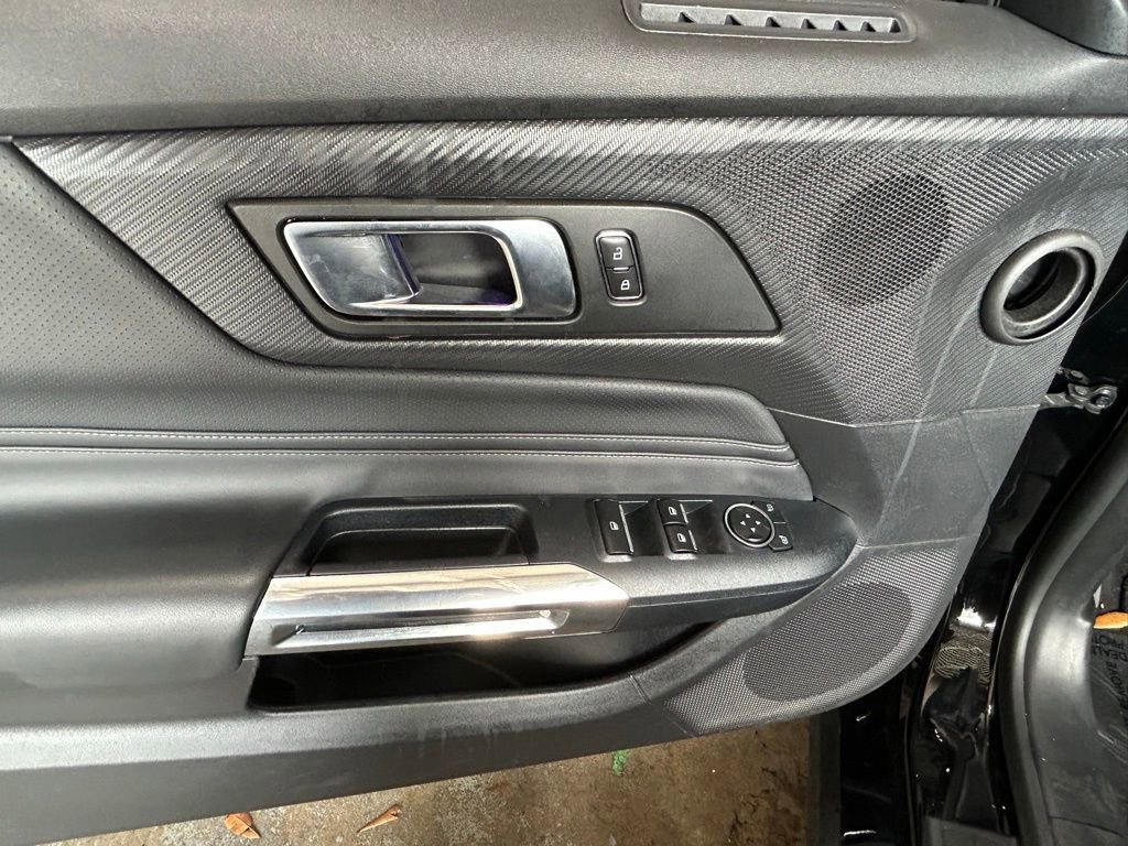 Used 2025 Ford Mustang Premium image 17