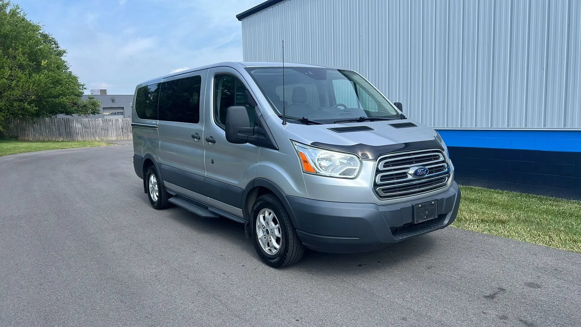 Used 2015 Ford Transit 150 XLT RWD image 3