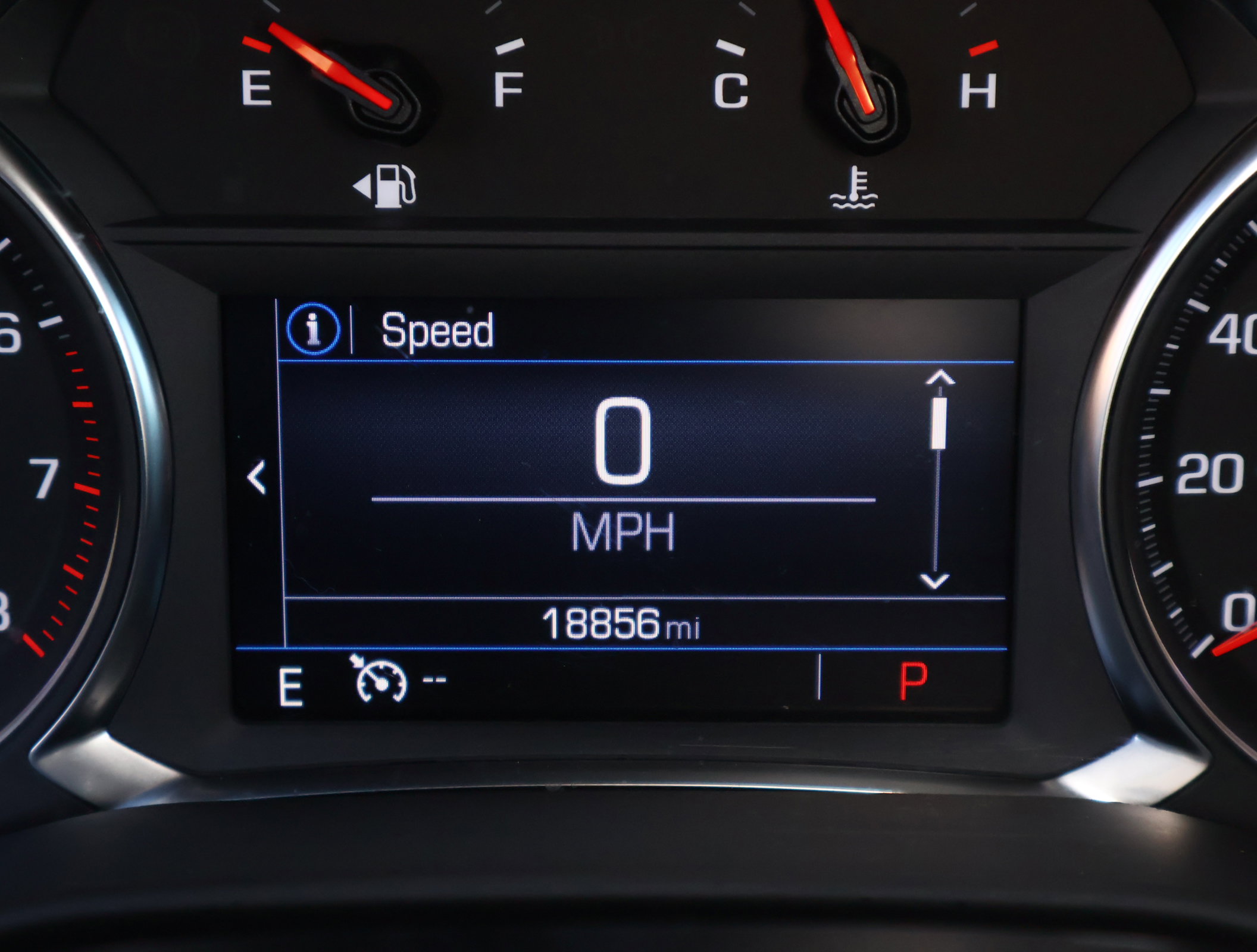 Used 2023 GMC Acadia SLE w/ Driver Convenience Package image 4