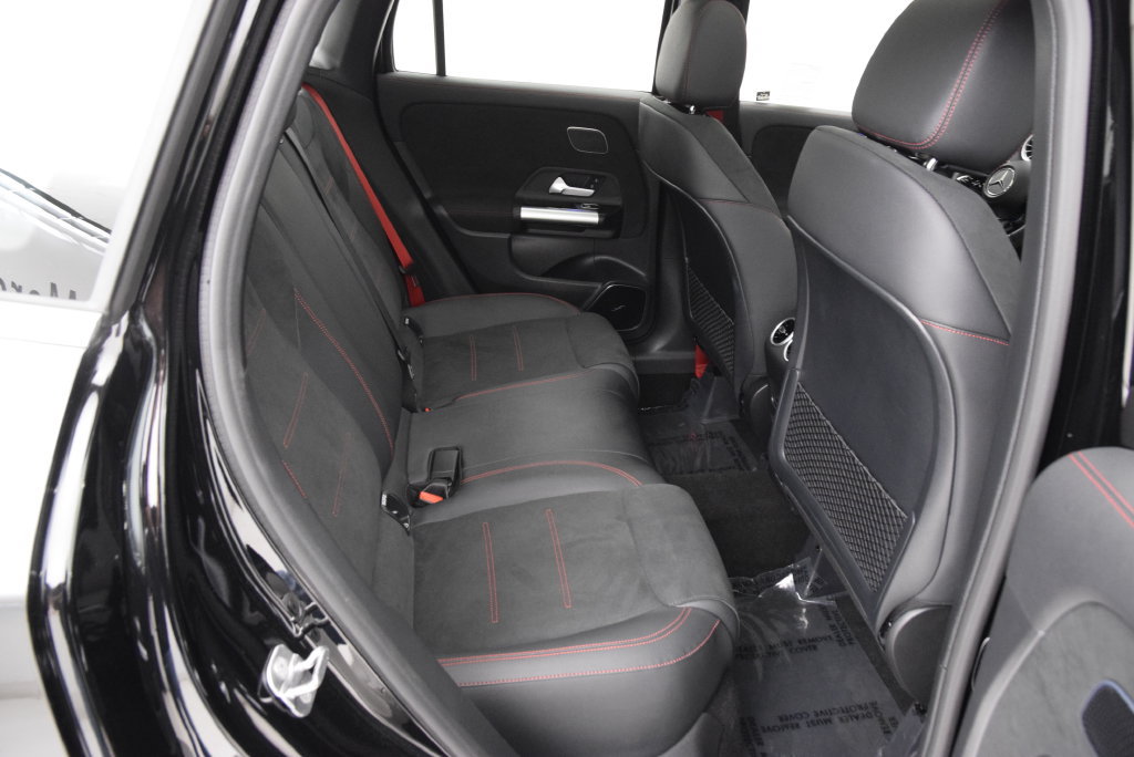 Used 2026 Mercedes-Benz GLA 35 AMG 4MATIC image 18