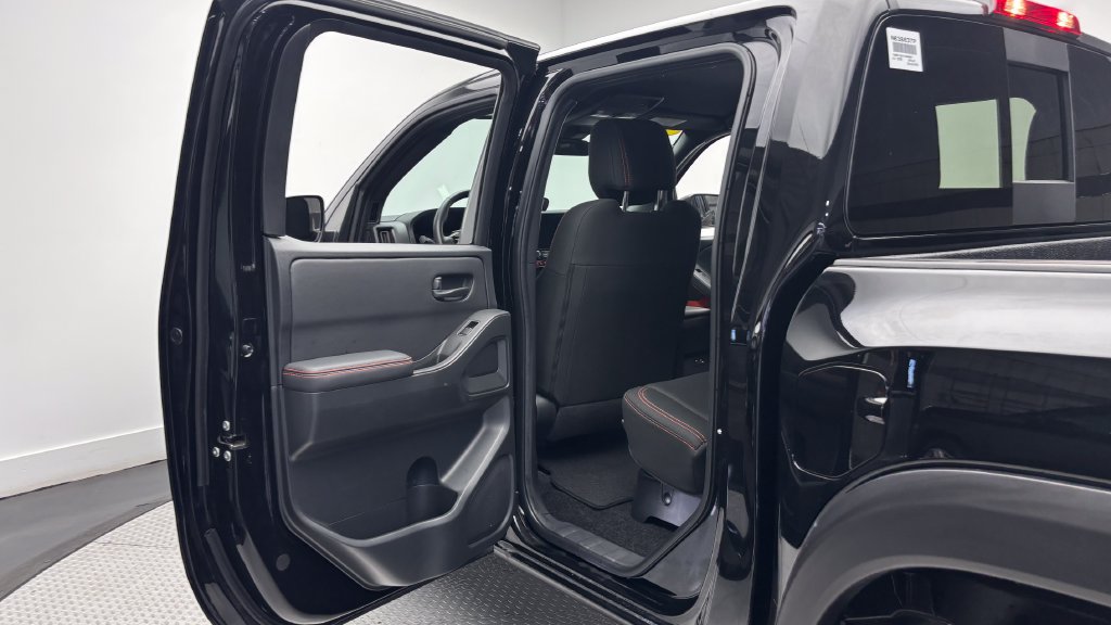 Used 2026 Nissan Frontier PRO-4X AWD/4WD image 37