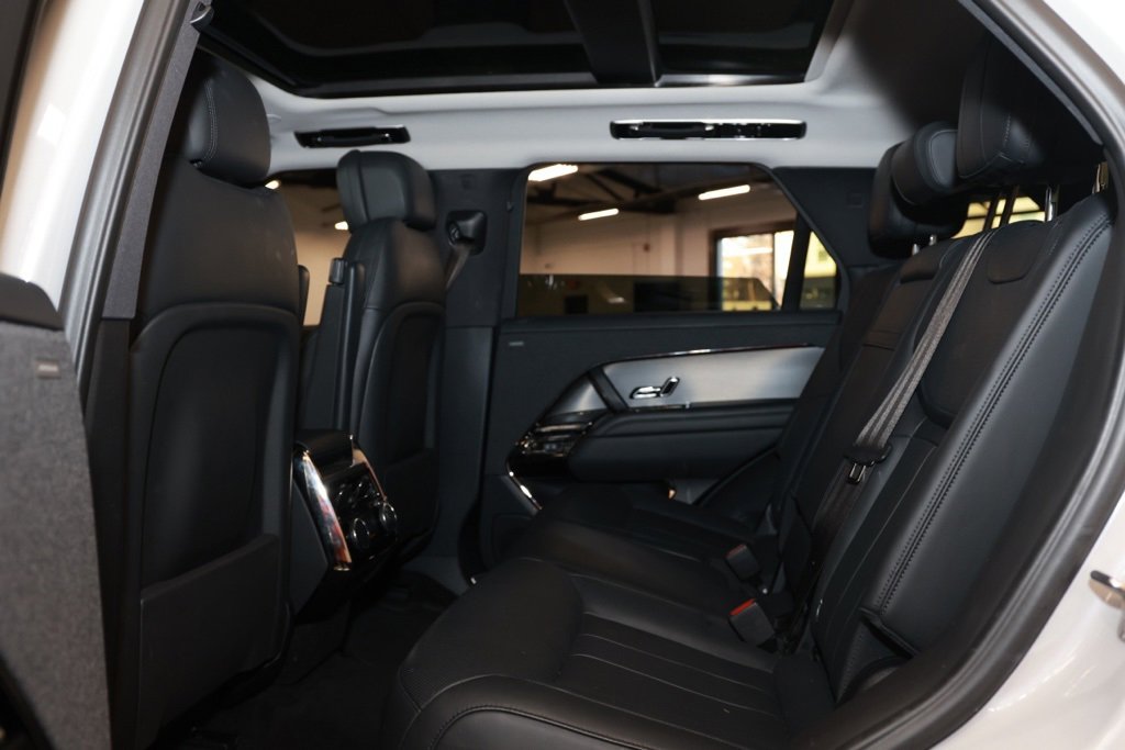 Used 2024 Land Rover Range Rover Sport SE image 11