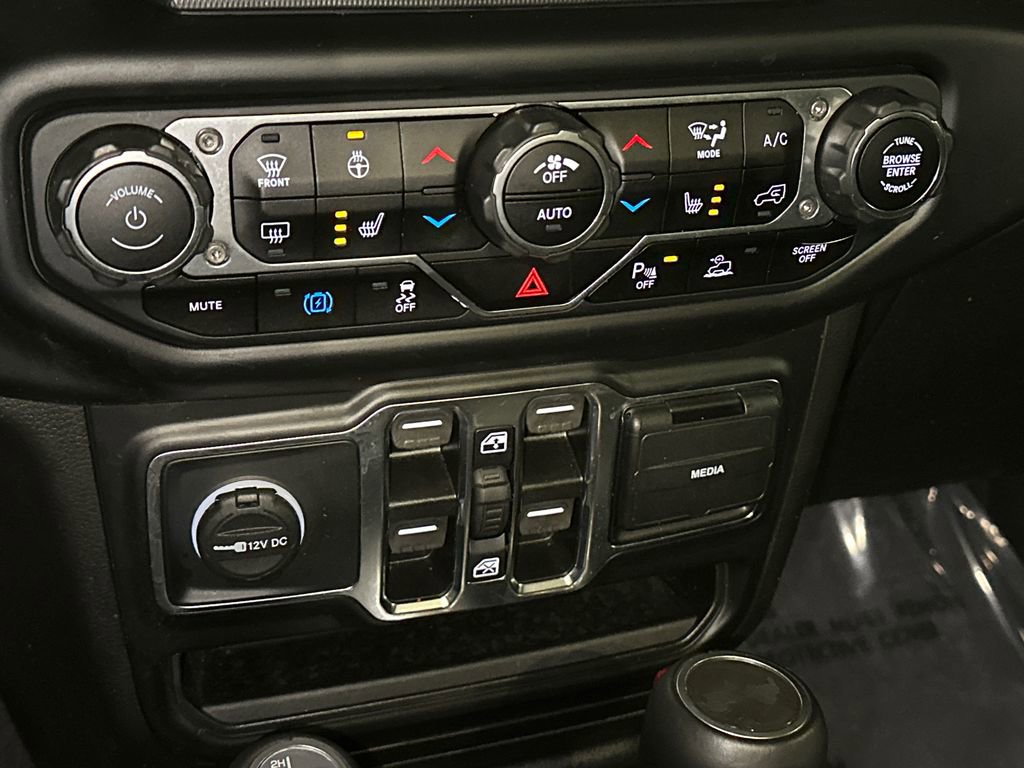 Used 2022 Jeep Wrangler Unlimited Sahara w/ Cold Weather Group AWD/4WD image 27
