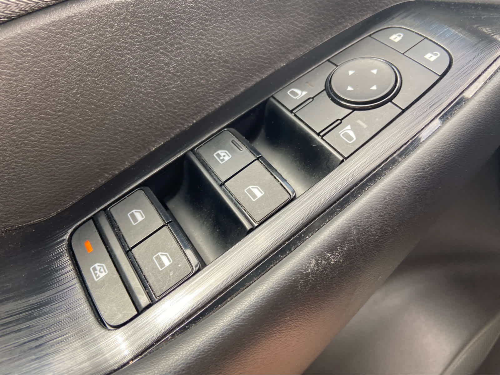 Used 2023 Nissan Rogue S image 30