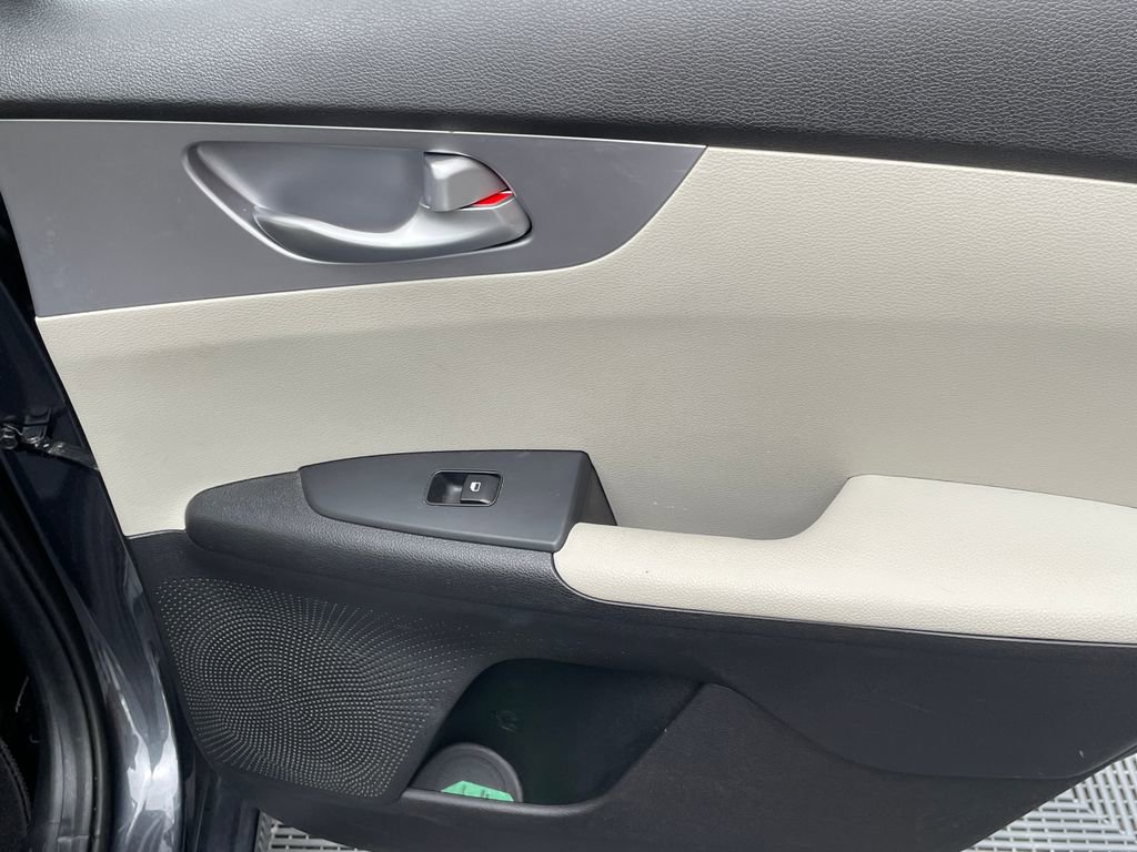 Used 2023 Kia Forte LXS image 35