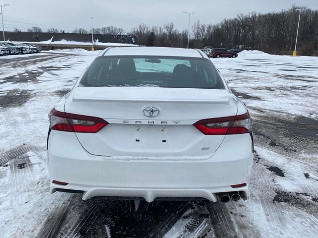 Used 2023 Toyota Camry SE image 4