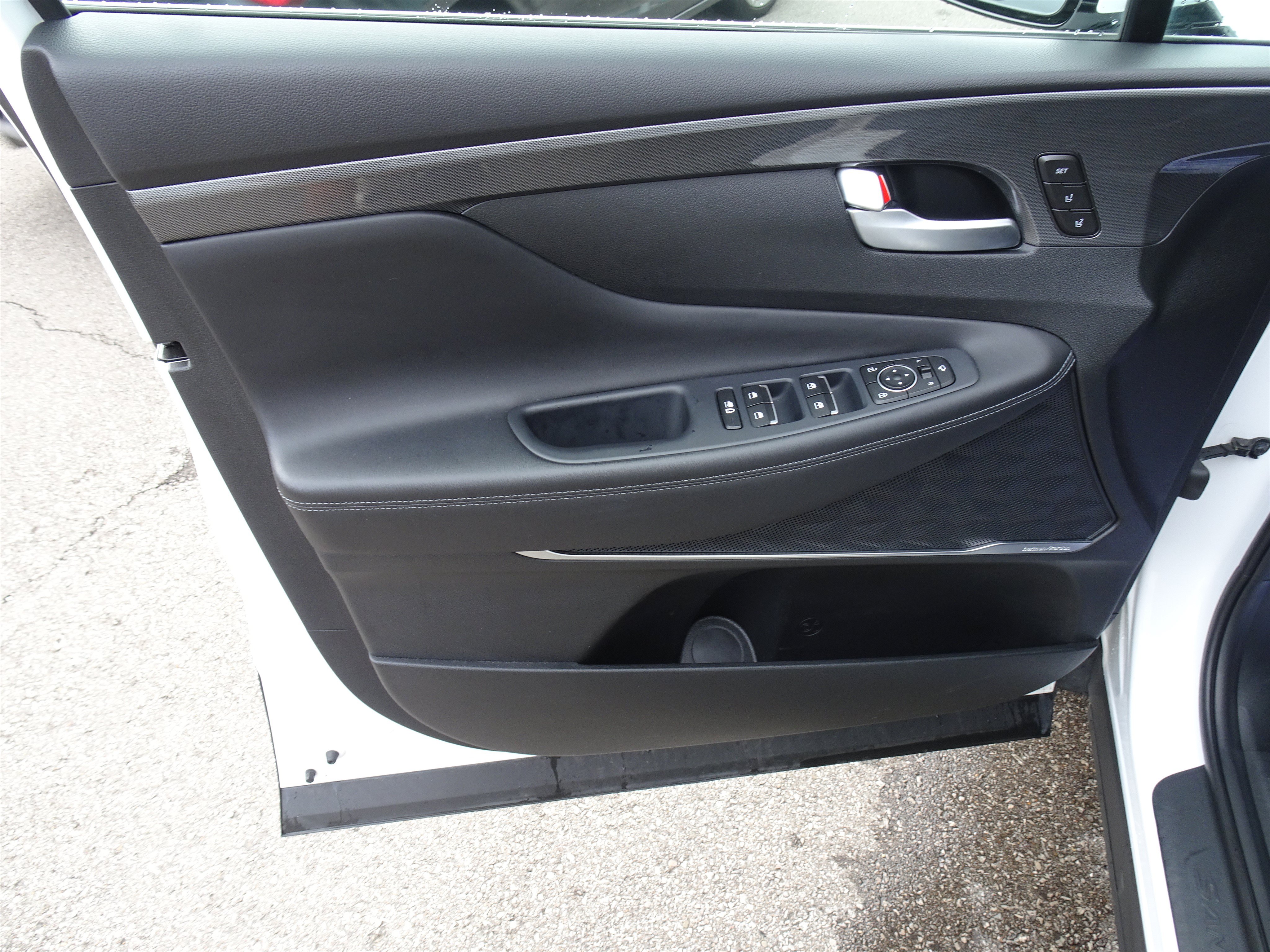 Used 2023 Hyundai Santa Fe Limited AWD/4WD image 13