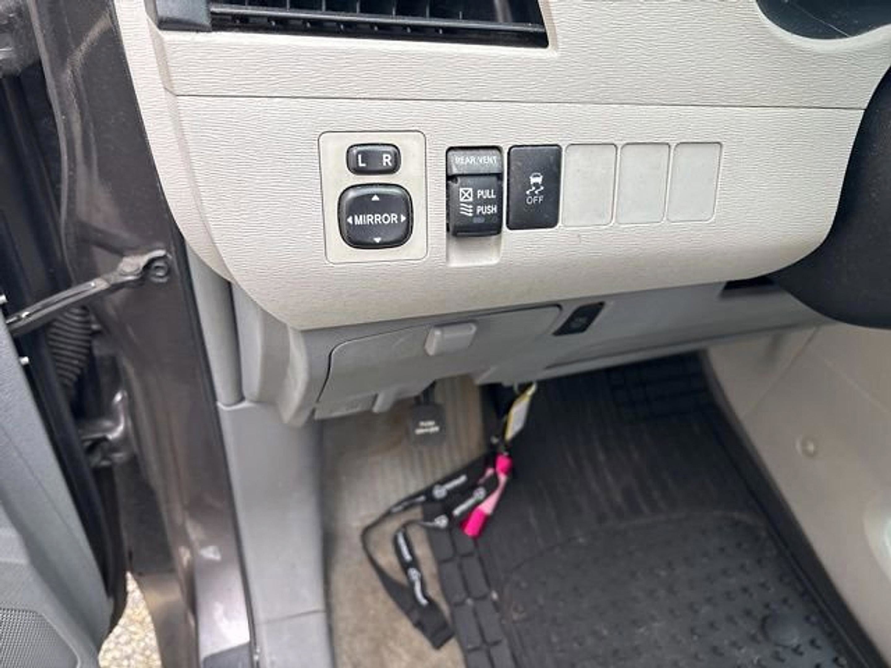 Used 2013 Toyota Sienna XLE FWD image 13