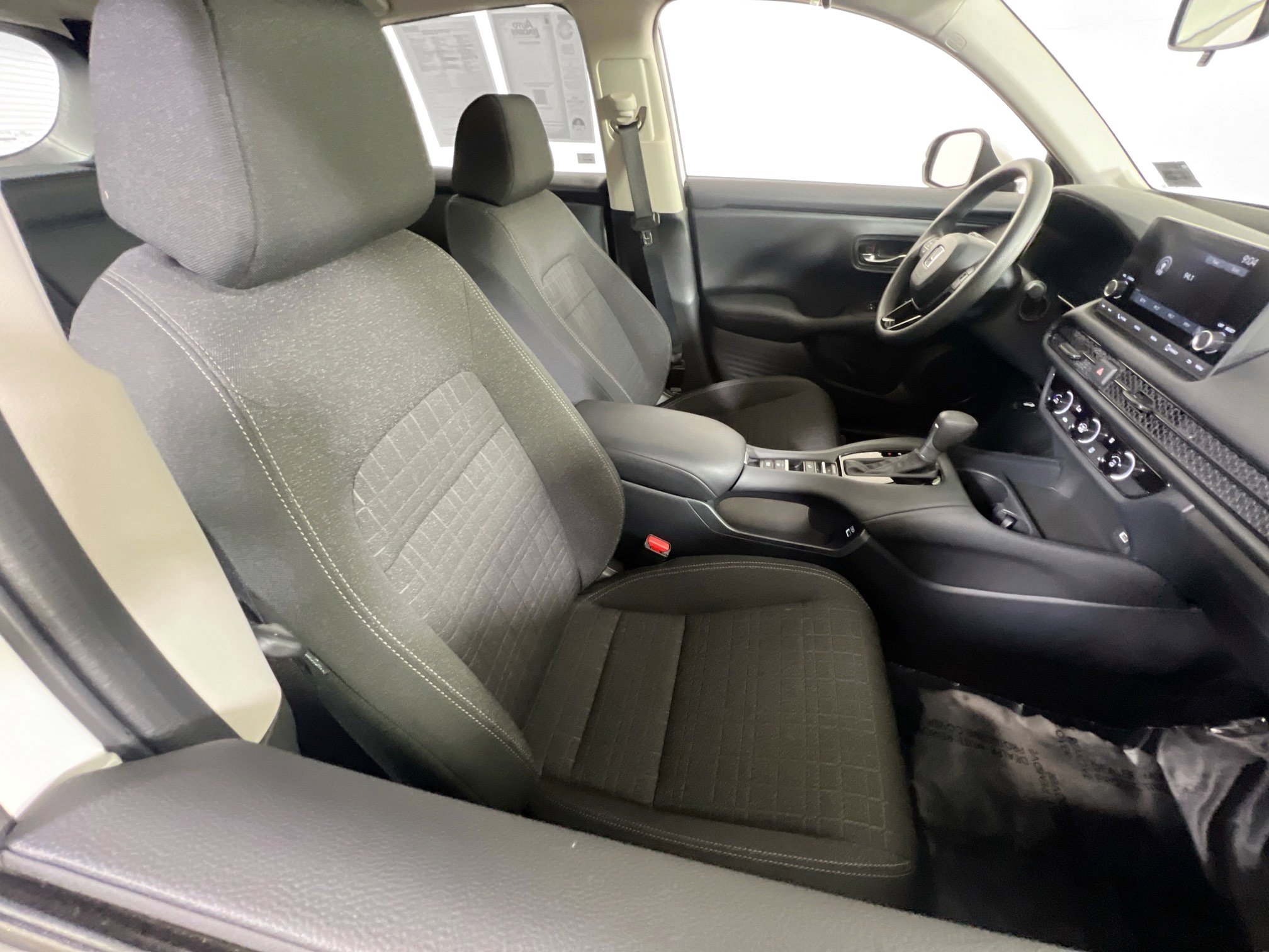 Used 2023 Honda HR-V LX image 25