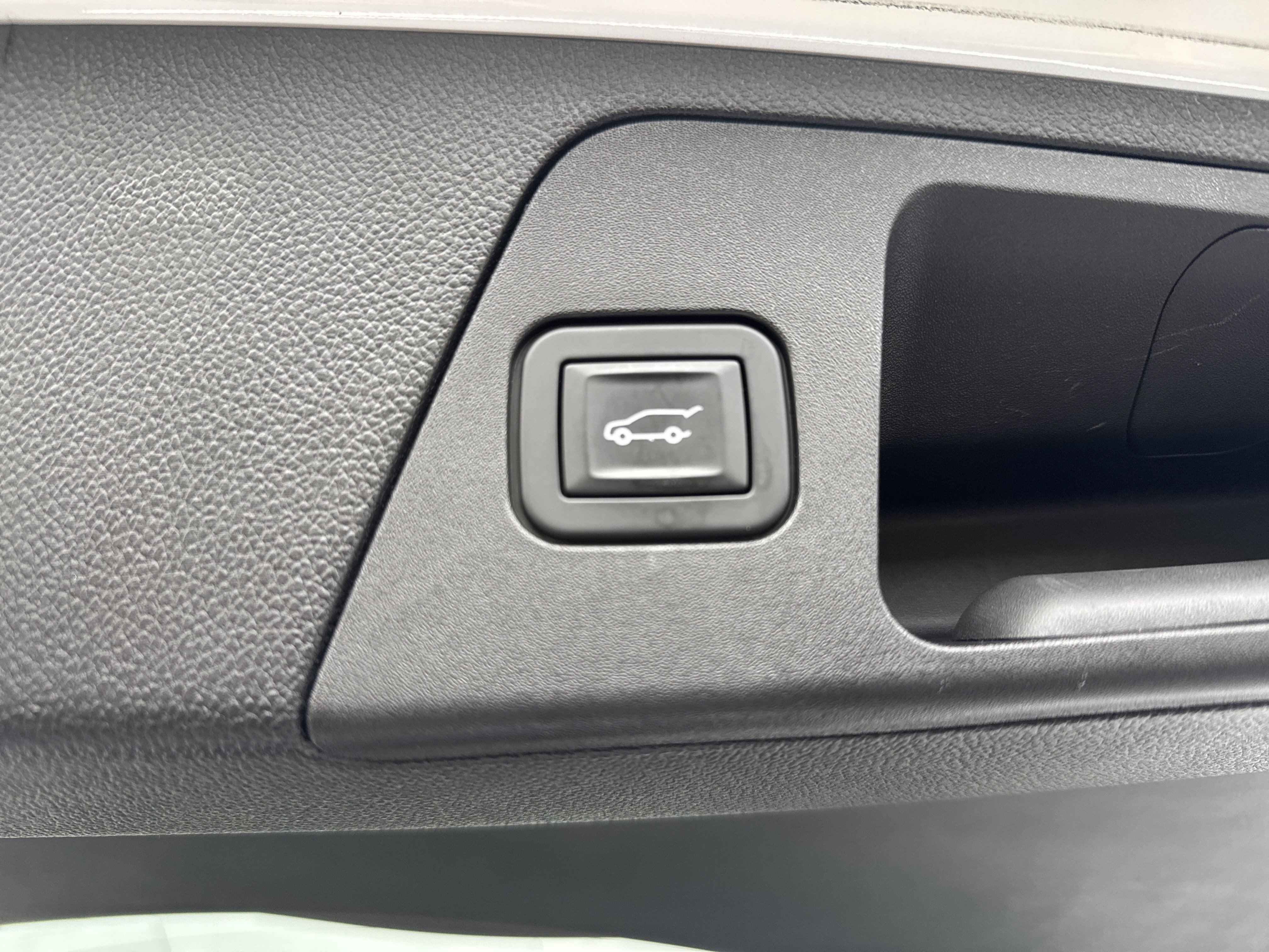 Used 2019 Buick Envision Essence image 35