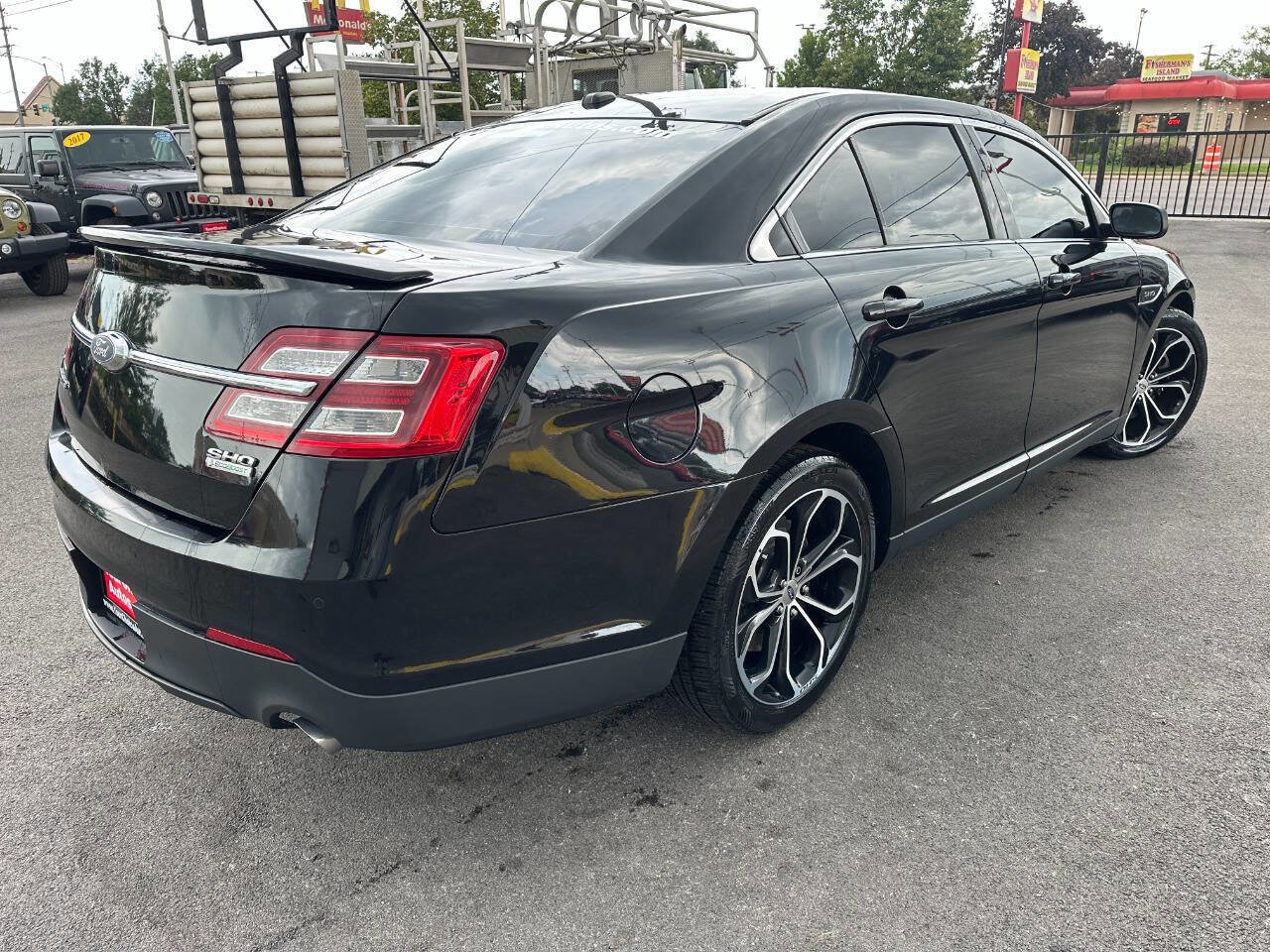 Used 2017 Ford Taurus SHO w/ Sho Performance Package image 5