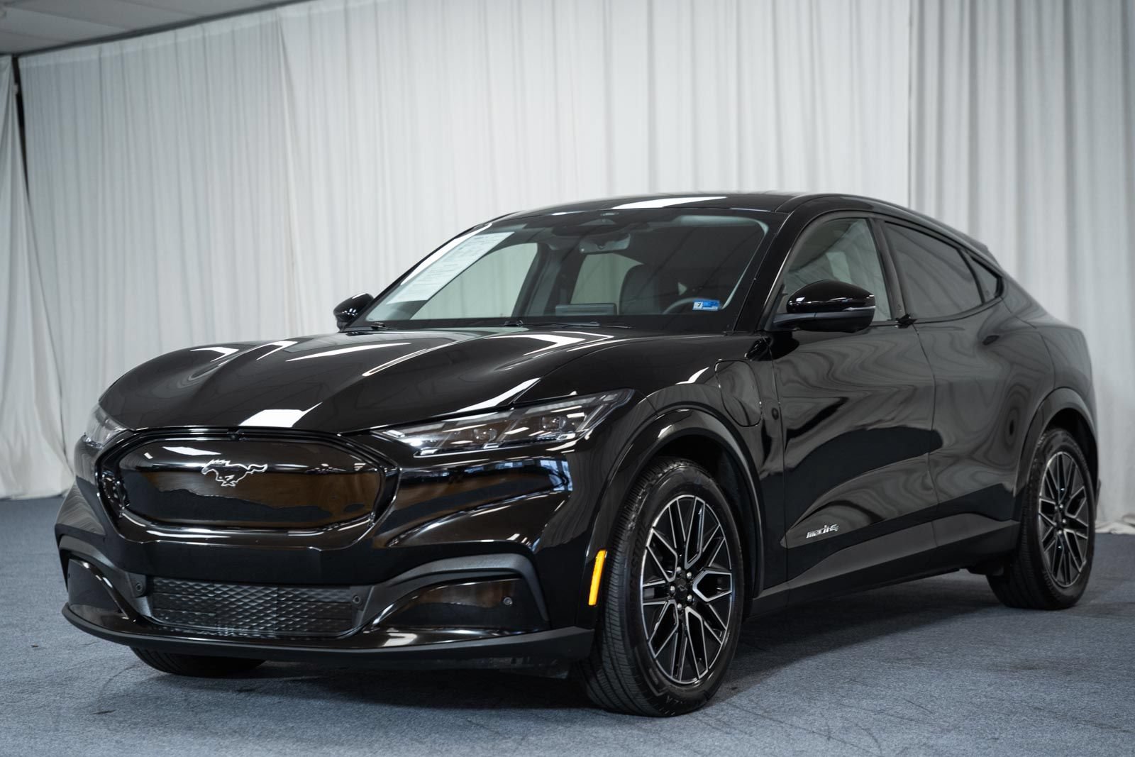 Certified 2025 Ford Mustang Mach-E Premium AWD/4WD image 3