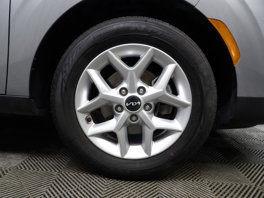 Used 2022 Kia Soul LX w/ Technology Package FWD image 9