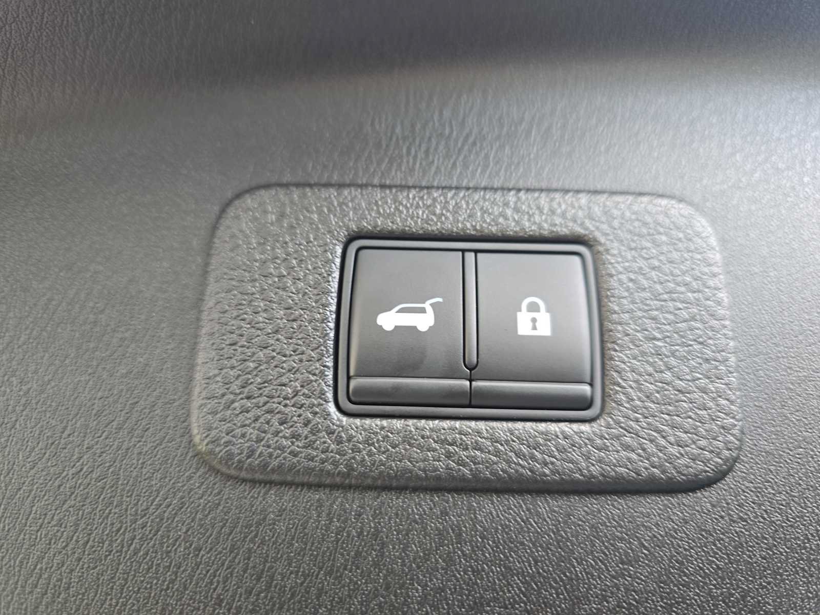 Used 2021 Nissan Armada Platinum w/ Captain's Chairs Package RWD image 32