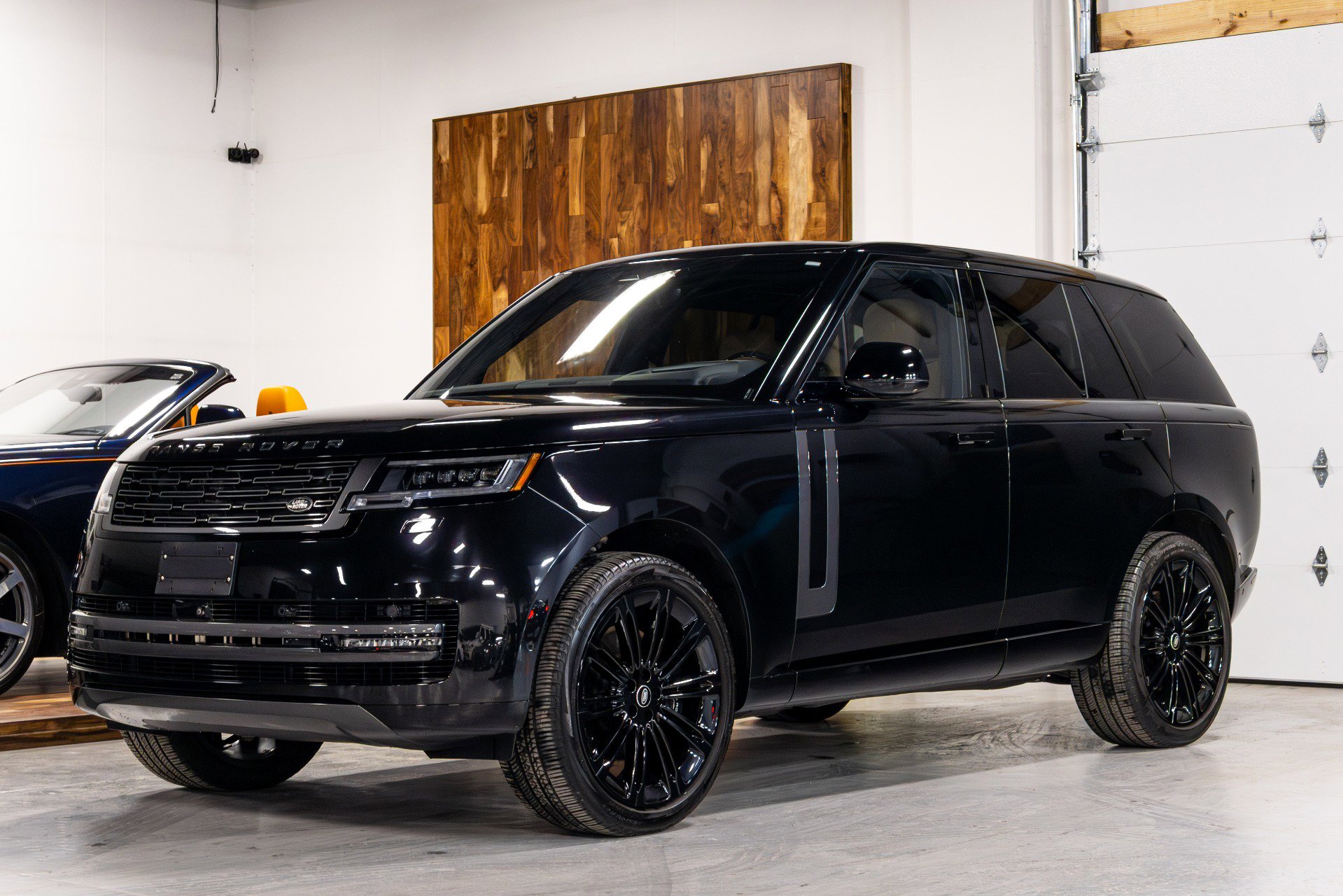 Used 2024 Land Rover Range Rover SE image 2