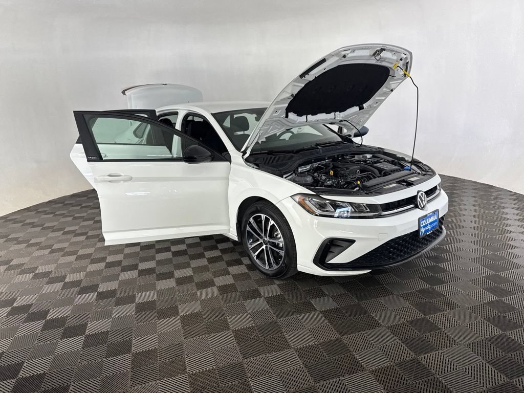 Used 2025 Volkswagen Jetta Sport FWD image 13