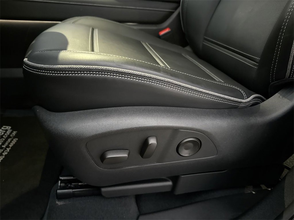 Used 2024 GMC Sierra EV Denali image 12