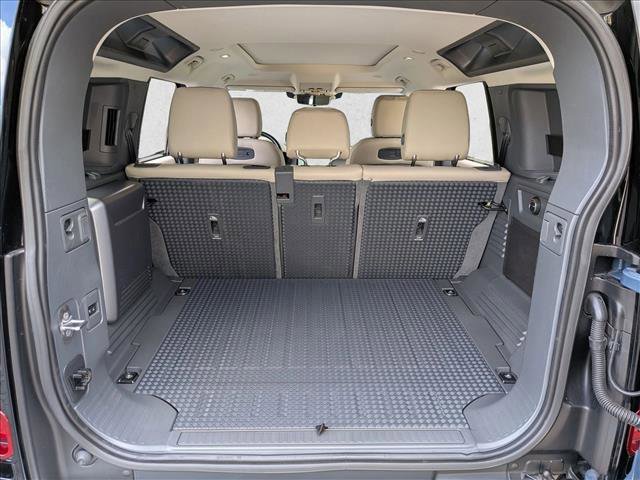 Used 2021 Land Rover Defender 110 SE image 6