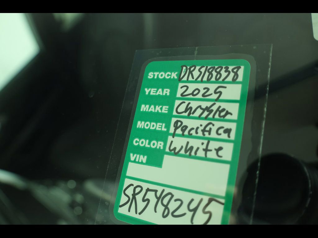 Used 2025 Chrysler Pacifica Select FWD image 31