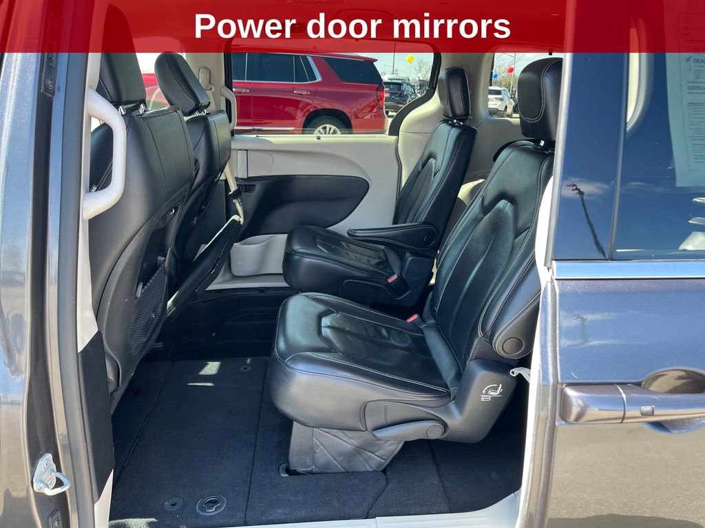 Used 2022 Chrysler Pacifica Touring-L image 15