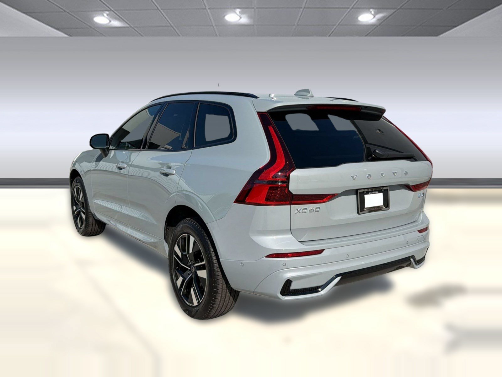 New 2026 Volvo XC60 B5 Plus w/ Climate Package AWD/4WD image 3